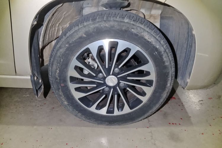 东风风光 风光380 2022款 1.5L 舒适型客车(钢板弹簧)5座车身外观10