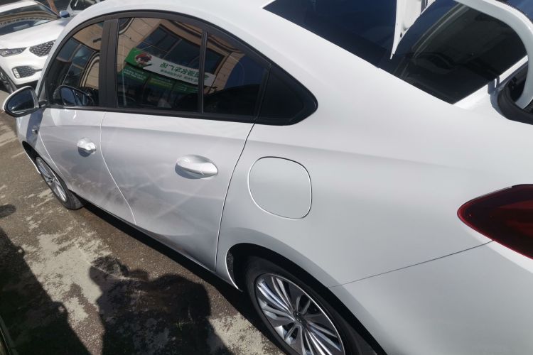 别克 凯越 2020款 15N CVT精英型车身外观4