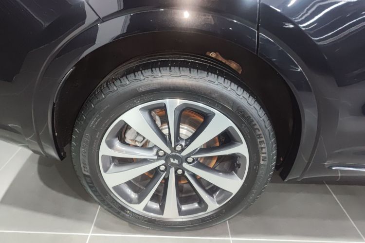 理想汽车 理想ONE 2021款 增程6座版车身外观6008