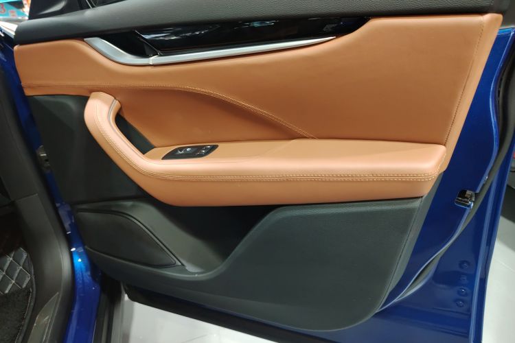 玛莎拉蒂 Levante 2019款 3.0T 标准版 国VI中控内饰7005