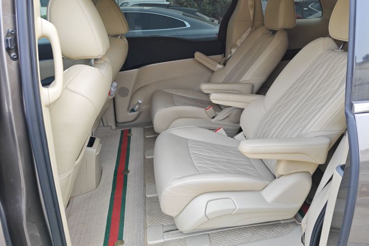 别克GL8 2023款 改款 陆上公务舱 豪华型中控内饰7004