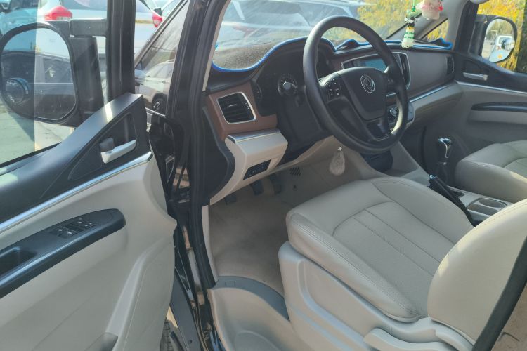 东风风行 菱智 2020款 M5L 1.6L 豪华型 7座中控内饰7003