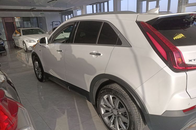 凯迪拉克XT4 2020款 28T 两驱领先型车身外观4