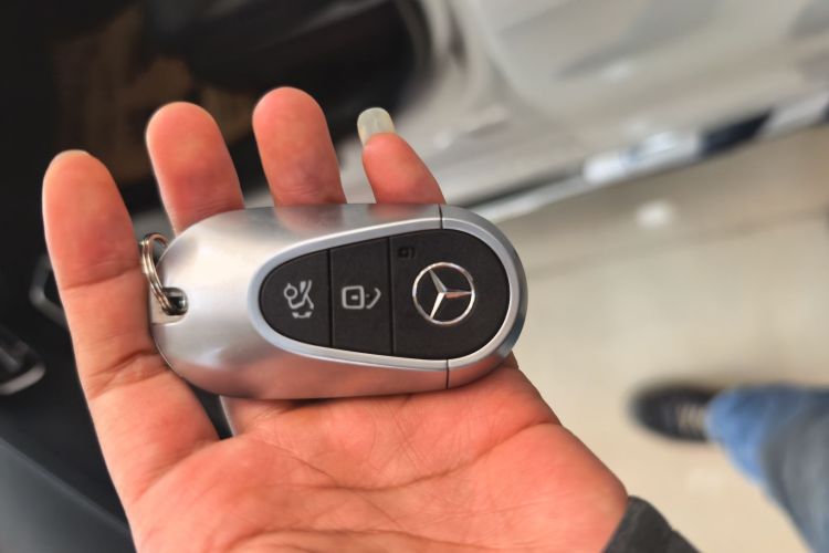 奔驰C级 2023款 改款 C 200 L 运动版中控内饰11