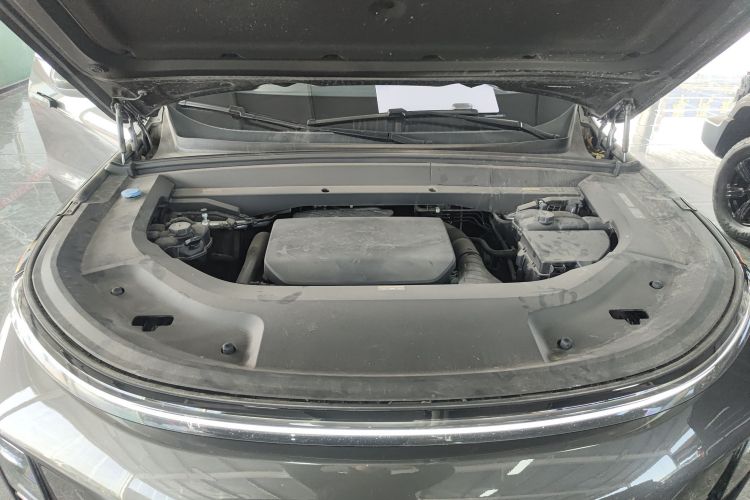 理想汽车 理想L8 2023款 Air机舱底盘24