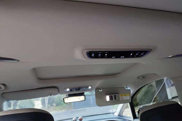 上汽大通MAXUS 大通G90 2022款 2.0T 星际七座版局部细节22