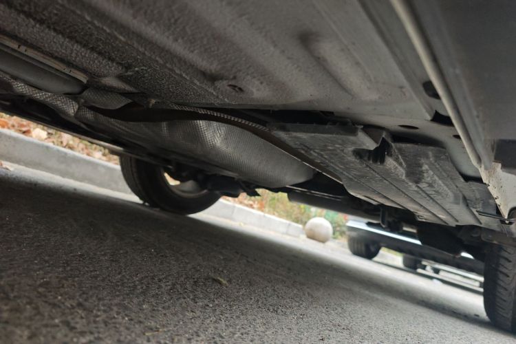 福特 福克斯 2012款 三厢 1.6L 自动风尚型局部细节9003