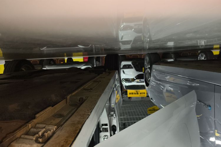 丰田 卡罗拉 2023款 1.2T 精英版局部细节9001