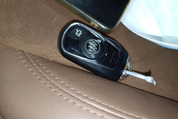 别克 君威 2019款 20T 精英型 国V中控内饰11