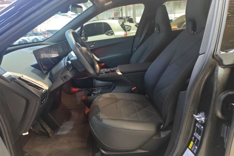 宝马iX 2023款 改款 xDrive40中控内饰19