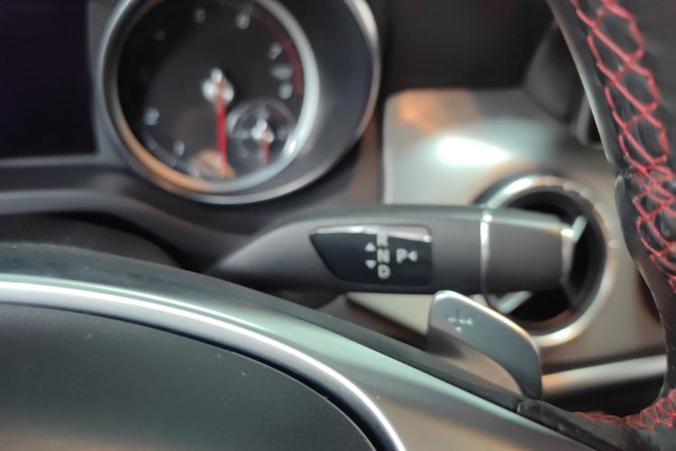 奔驰CLA 2018款 CLA 220 4MATIC中控内饰18