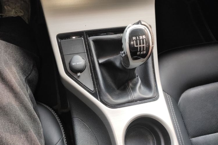 吉利汽车 帝豪GL 2017款 1.8L 手动精英型局部细节18