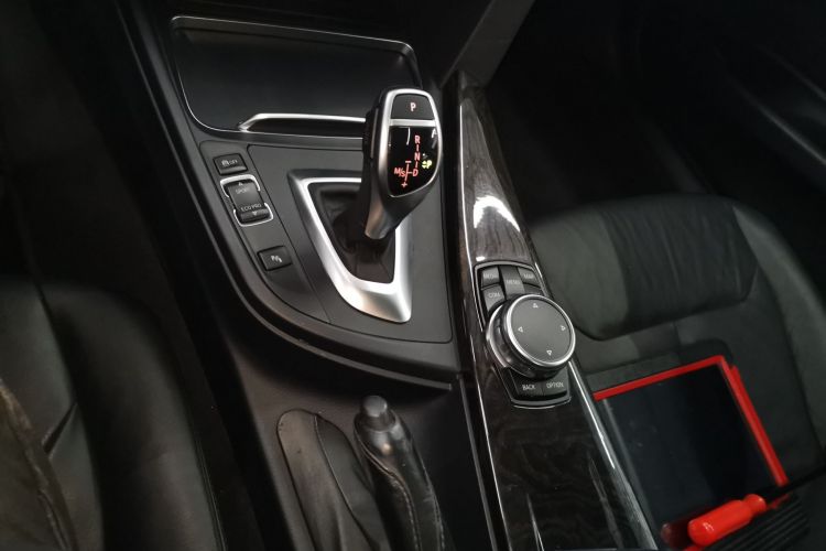 宝马3系 2017款 330Li M运动型中控内饰18