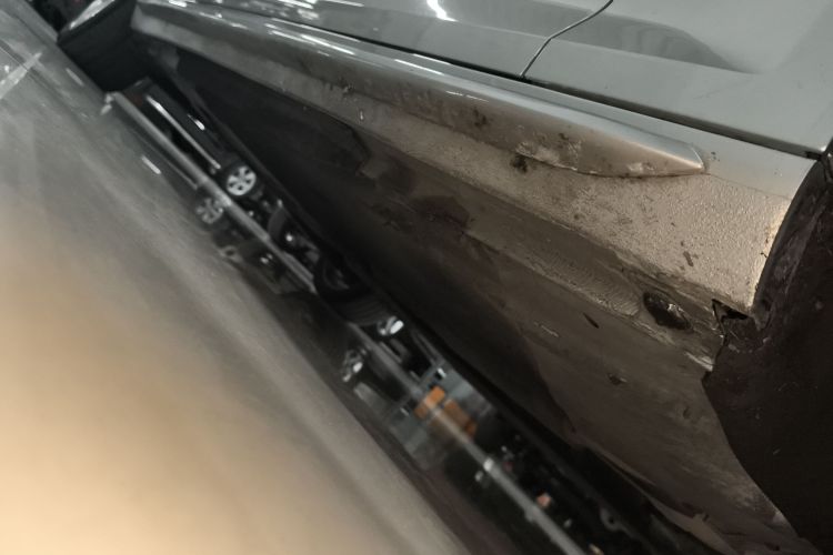 奥迪A4L 2018款 30周年年型 45 TFSI quattro 个性运动版机舱底盘29