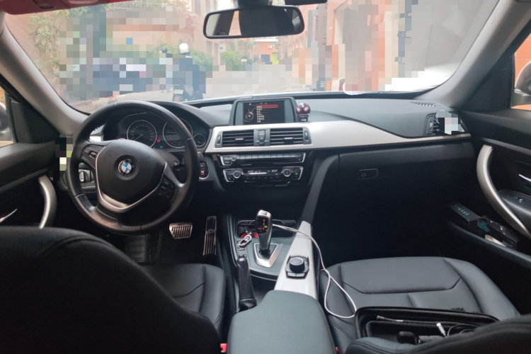 宝马3系GT 2017款 320i 时尚型中控内饰12