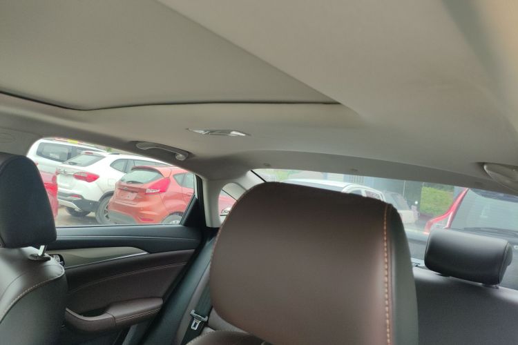 长安 逸动 2018款 1.6L GDI 手动领尚型中控内饰22