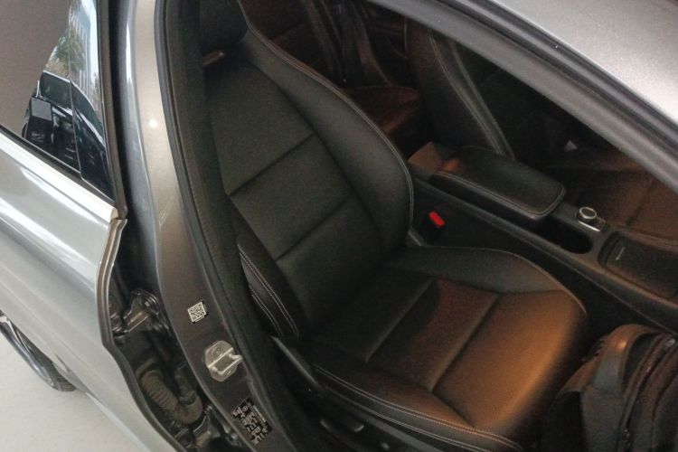 奔驰GLA 2015款 GLA 200 时尚型局部细节41