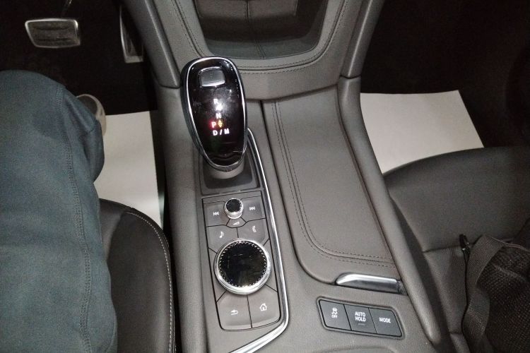 凯迪拉克XT5 2022款 2.0T 四驱豪华型（蜂鸟版）中控内饰18