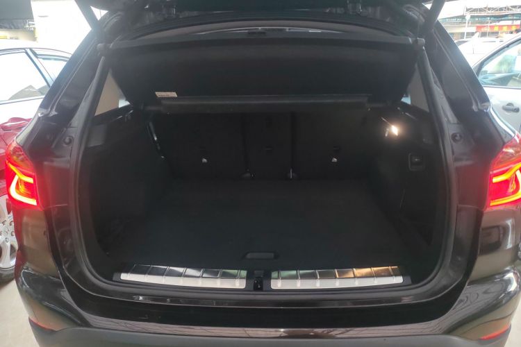 宝马X1 2016款 sDrive18Li 尊享型机舱底盘23