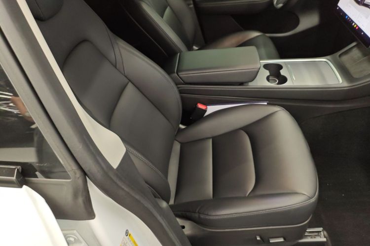 特斯拉 Model Y 2022款 Performance高性能全轮驱动版局部细节41