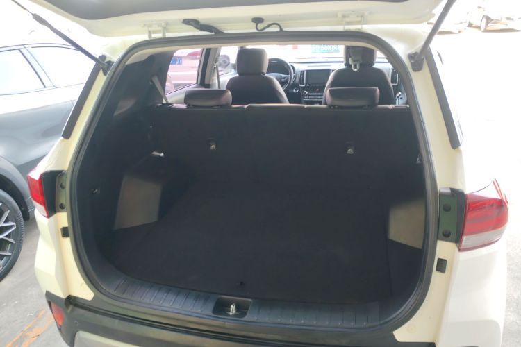 北京现代ix35 2019款 2.0L 自动两驱智勇·畅享版 国VI机舱底盘23