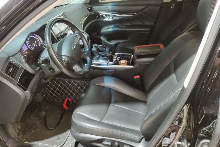 英菲尼迪Q70 2017款 Q70L 2.5L 精英版局部细节19