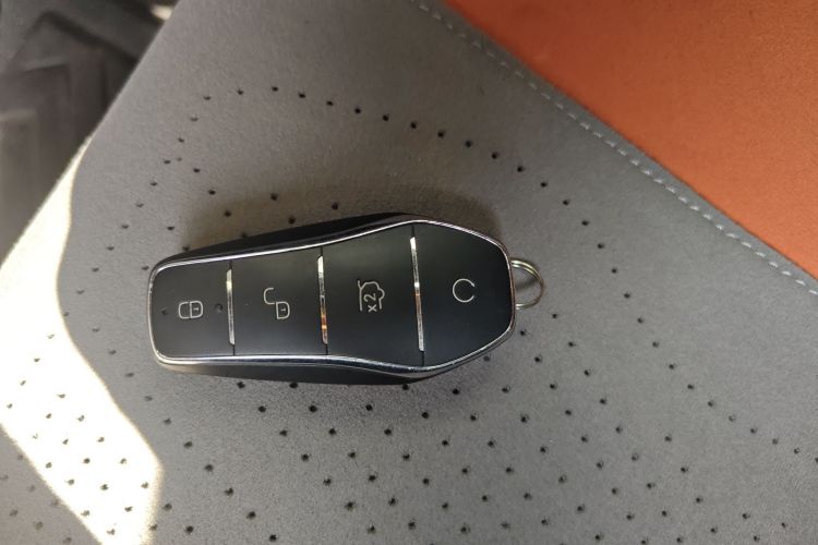 比亚迪 宋PLUS新能源 2024款 荣耀版 DM-i 110km 旗舰型中控内饰11