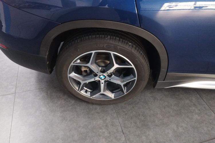 宝马X1 2018款 sDrive18Li 尊享型车身外观6008