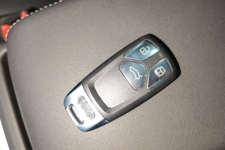 奥迪A4L 2020款 40 TFSI 豪华动感型中控内饰11