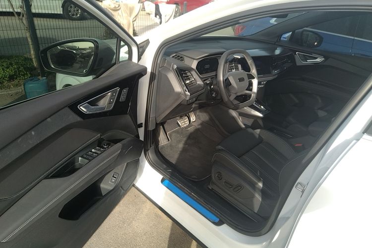 奥迪Q4 e-tron 2024款 40 e-tron 创境版中控内饰20