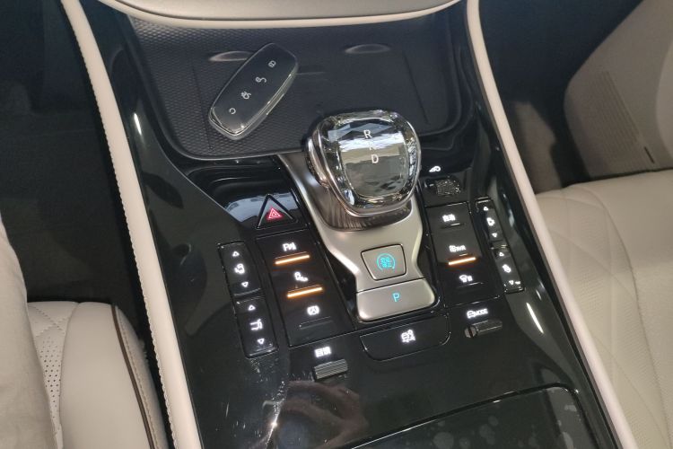 腾势D9 2024款 EV 620 尊享型中控内饰18