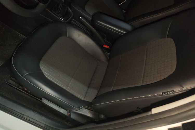 大众 桑塔纳 2016款 1.6L 手动舒适版中控内饰19