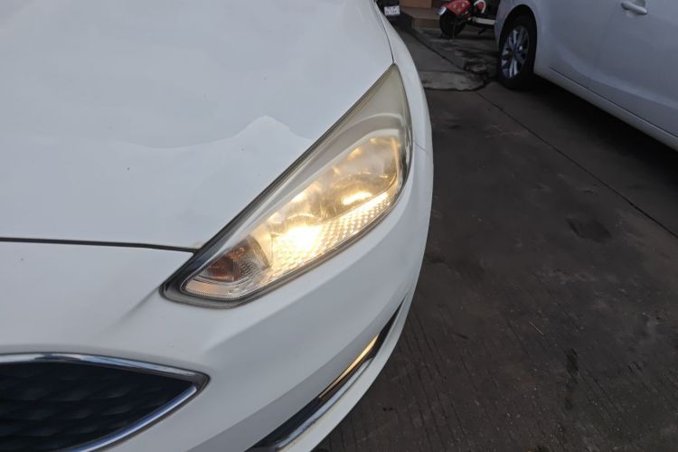 福特 福克斯 2015款 两厢 EcoBoost 125 自动超能风尚型局部细节36