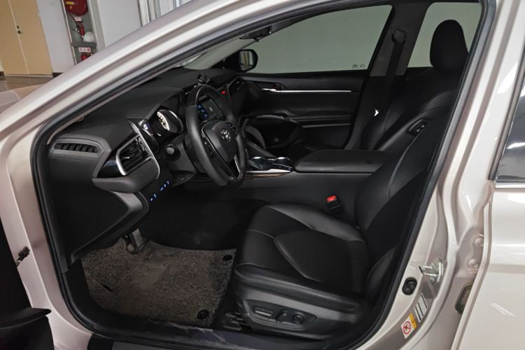 丰田 凯美瑞 2018款 2.0G 豪华版中控内饰20