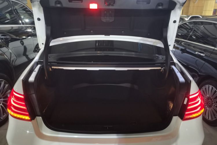 奔驰E级 2014款 E 260 L 运动型机舱底盘23