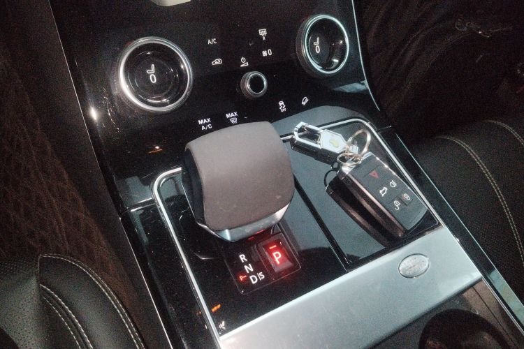 路虎 揽胜星脉 2021款 P250 熠黑珍藏版局部细节18