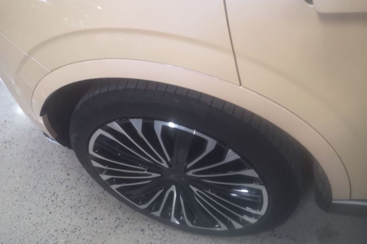 阿维塔11 2024款 700 三激光四驱推荐版车身外观6002