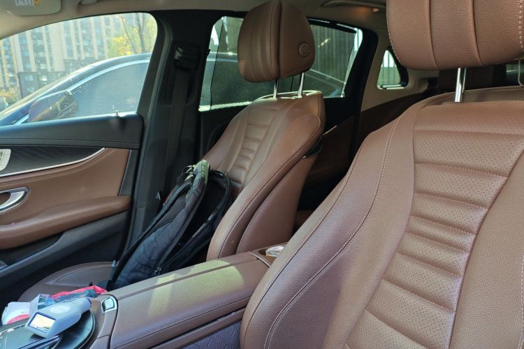 奔驰E级 2019款 E 300 L 运动时尚型局部细节19