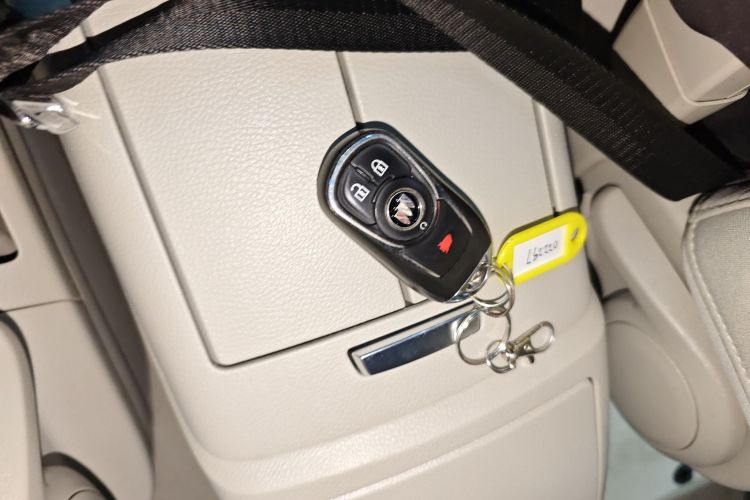 别克GL8 2023款 陆上公务舱 舒适型中控内饰11