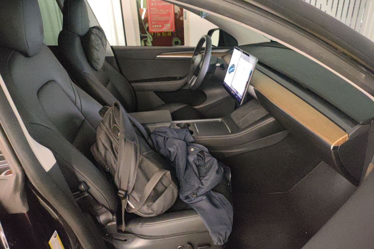 特斯拉 Model Y 2021款 长续航全轮驱动版 3D7局部细节41