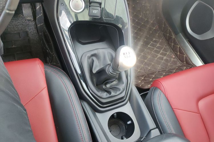 哈弗H2s 2017款 蓝标 1.5T 手动精英型中控内饰18