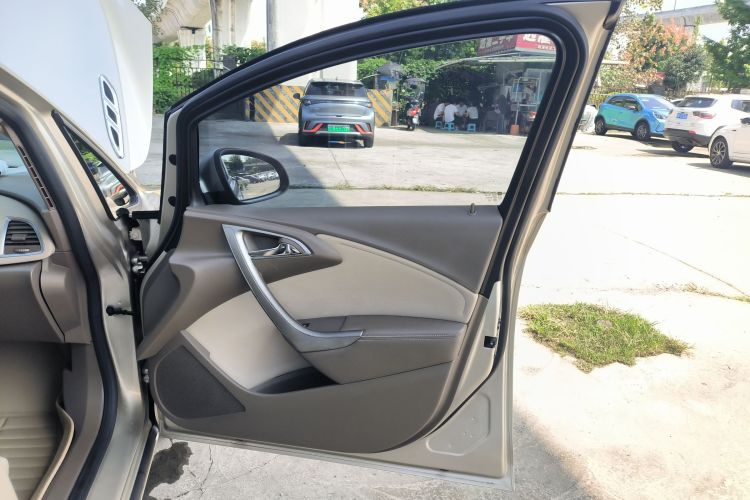 别克 英朗 2013款 GT 1.6L 自动时尚版中控内饰7005