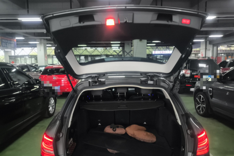 奔驰C级(进口) 2019款 C 260 旅行轿车机舱底盘23