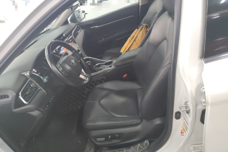 丰田 凯美瑞 2018款 2.5G 豪华版中控内饰19