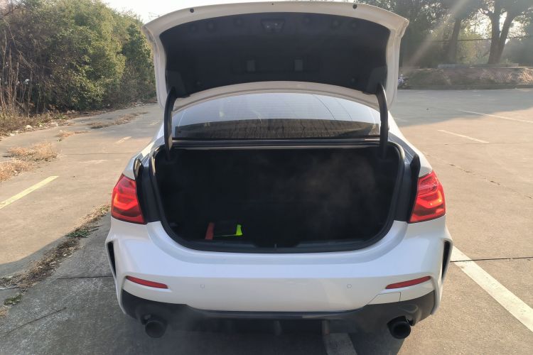 宝马1系 2021款 120i M运动曜夜版机舱底盘23