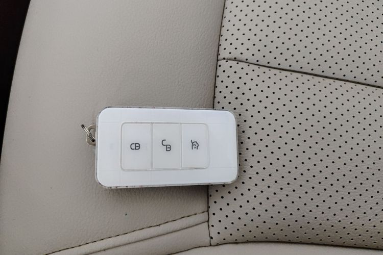 比亚迪 宋MAX新能源 2019款 DM 1.5T 智联致耀型 6座 国VI中控内饰7001