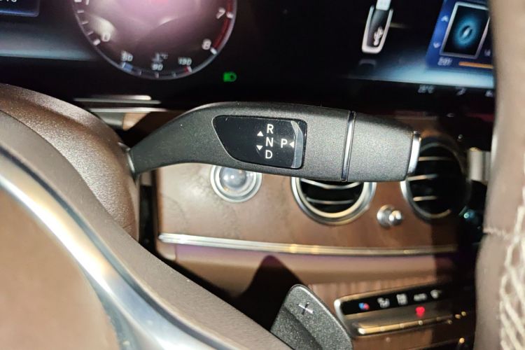 奔驰E级 2020款 E 300 L 豪华型中控内饰18