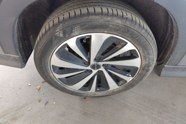 比亚迪 宋PLUS新能源 2023款 冠军版 DM-i 110KM 旗舰型车身外观6008