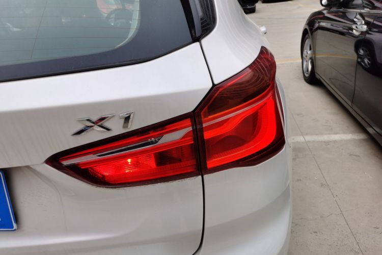 宝马X1 2016款 sDrive18Li 时尚型车身外观9