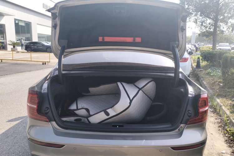 沃尔沃S60 2022款 B4 智逸豪华版机舱底盘23